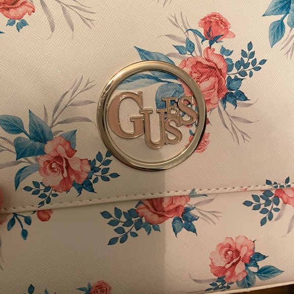 Guess Purse - Picture 3 of 7